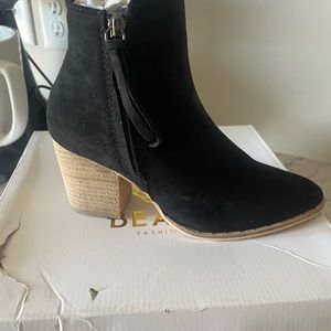 Brand new ankle boots! Never have been worn! I took too long to return!